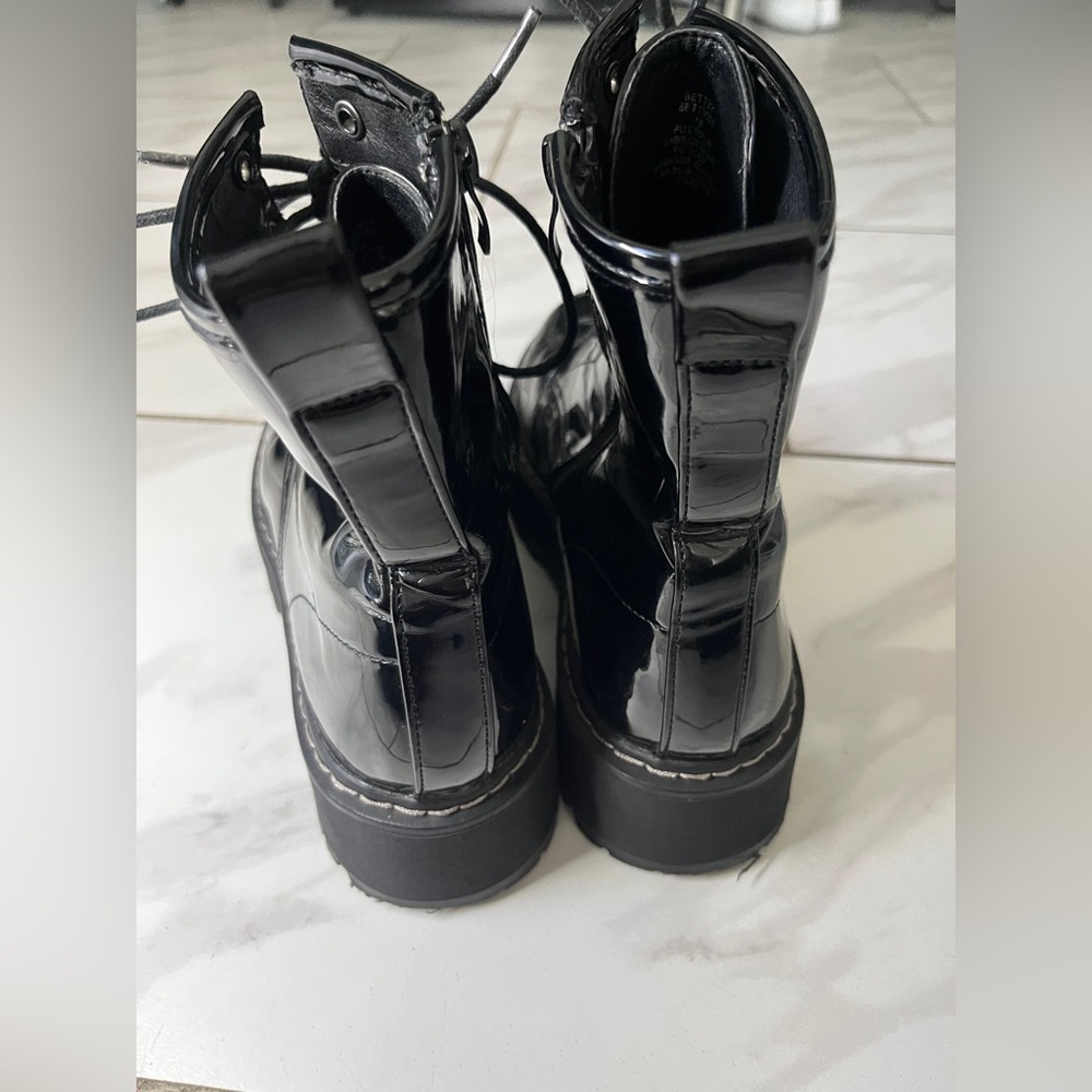 Steve Madden Bettyy1 Black Patent Women's Betty Combat Boot (USED) Size 10 - Picture 9 of 11